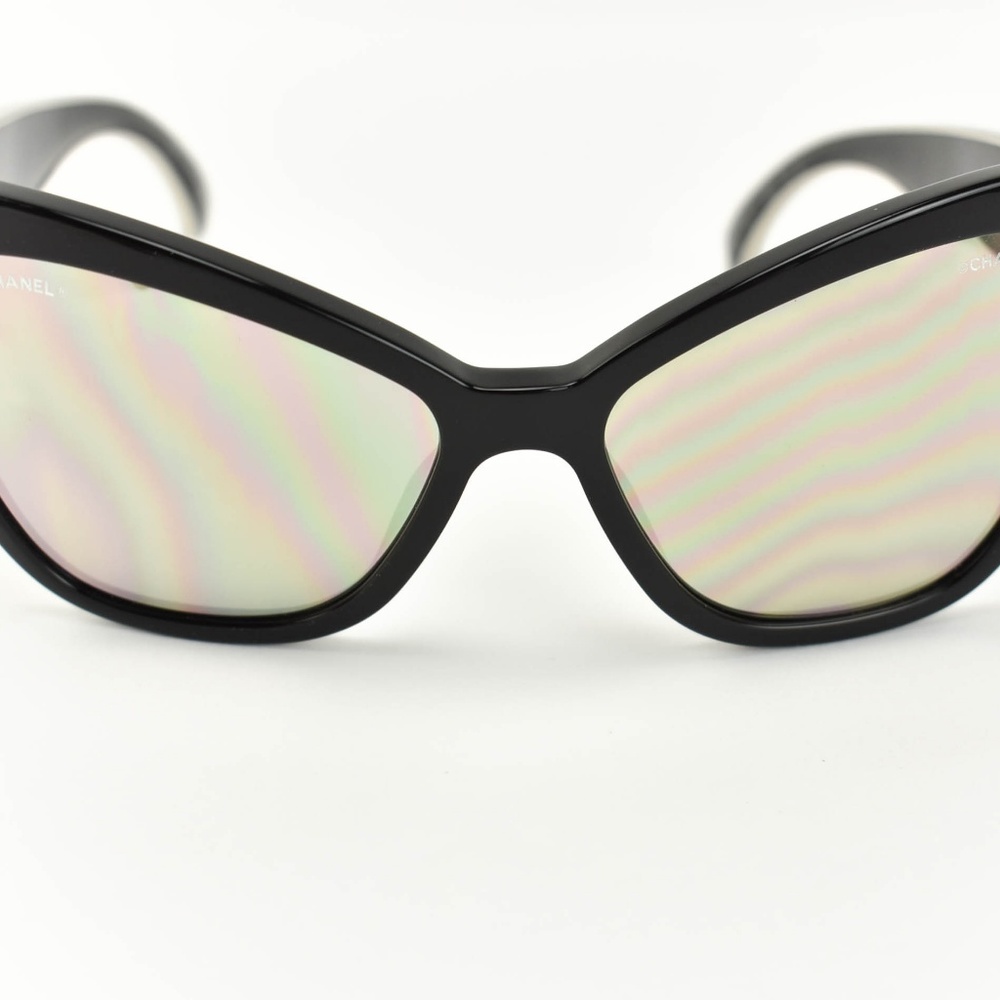 CHANEL: Black CC Logo Mirrored Sunglasses (cj) - Picture 4 of 8